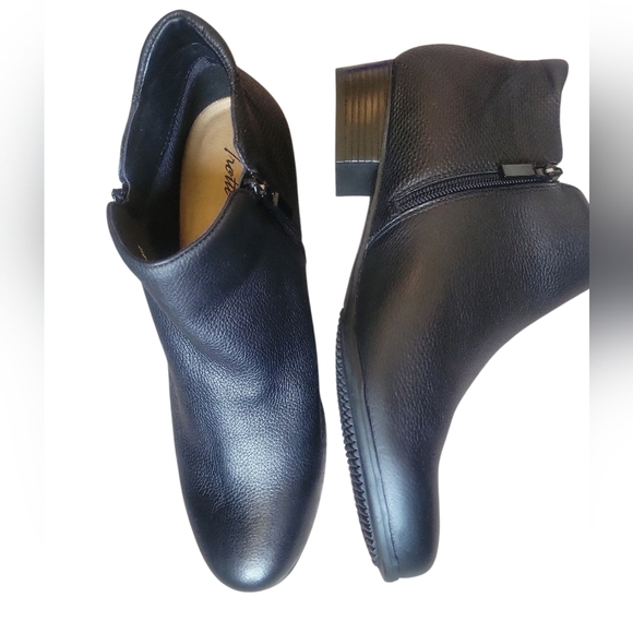 Amazon.com | Trotters, Womens, Forever, Black, 5.5, M (B  Trotters Black Leather Ankle Booties with Side Zip